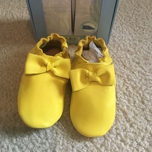Yellow Robeez soft sole moccasins 12-18mo NIB